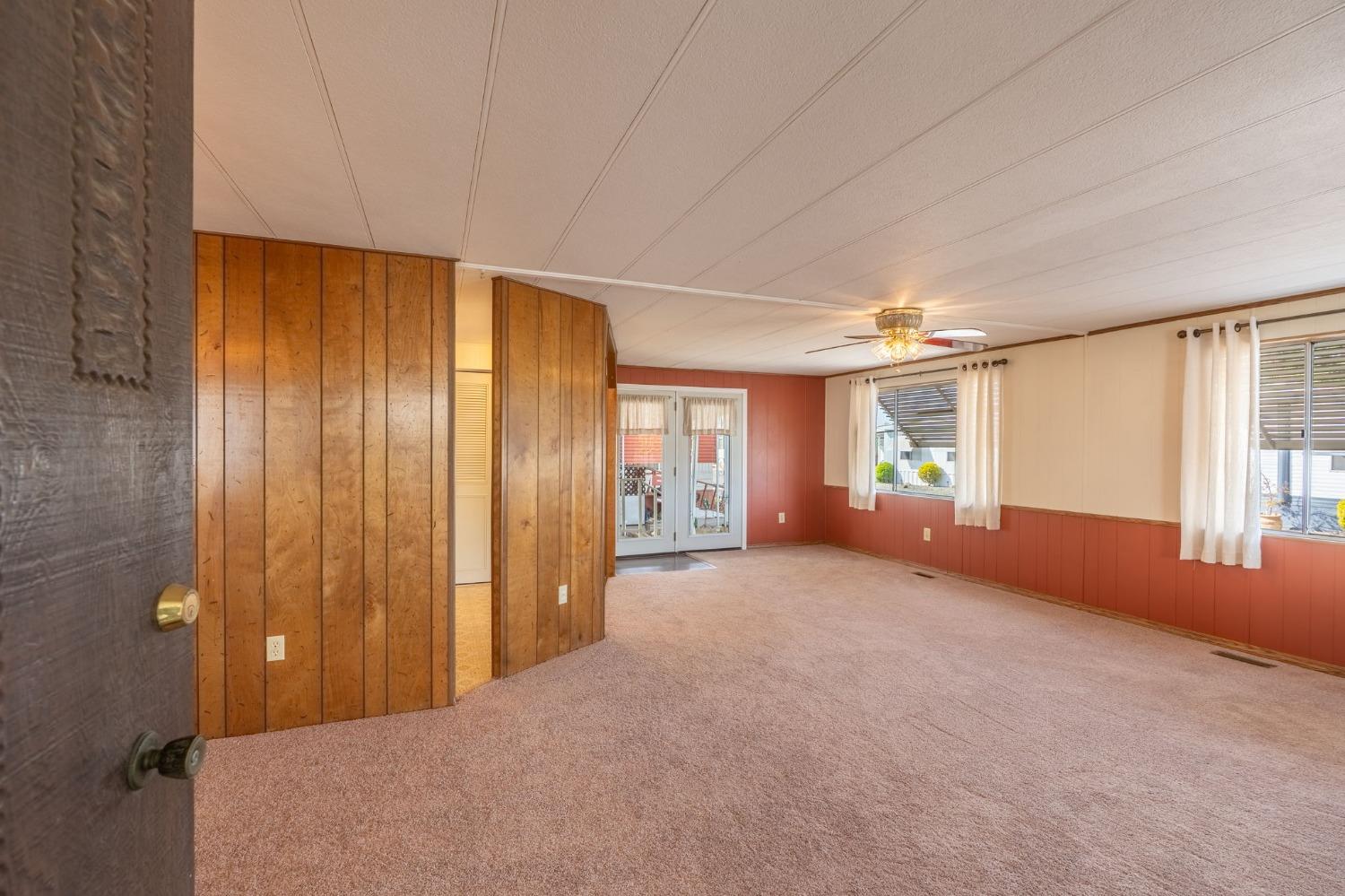 2505 Jackson Ave #207, Escalon, CA 95320