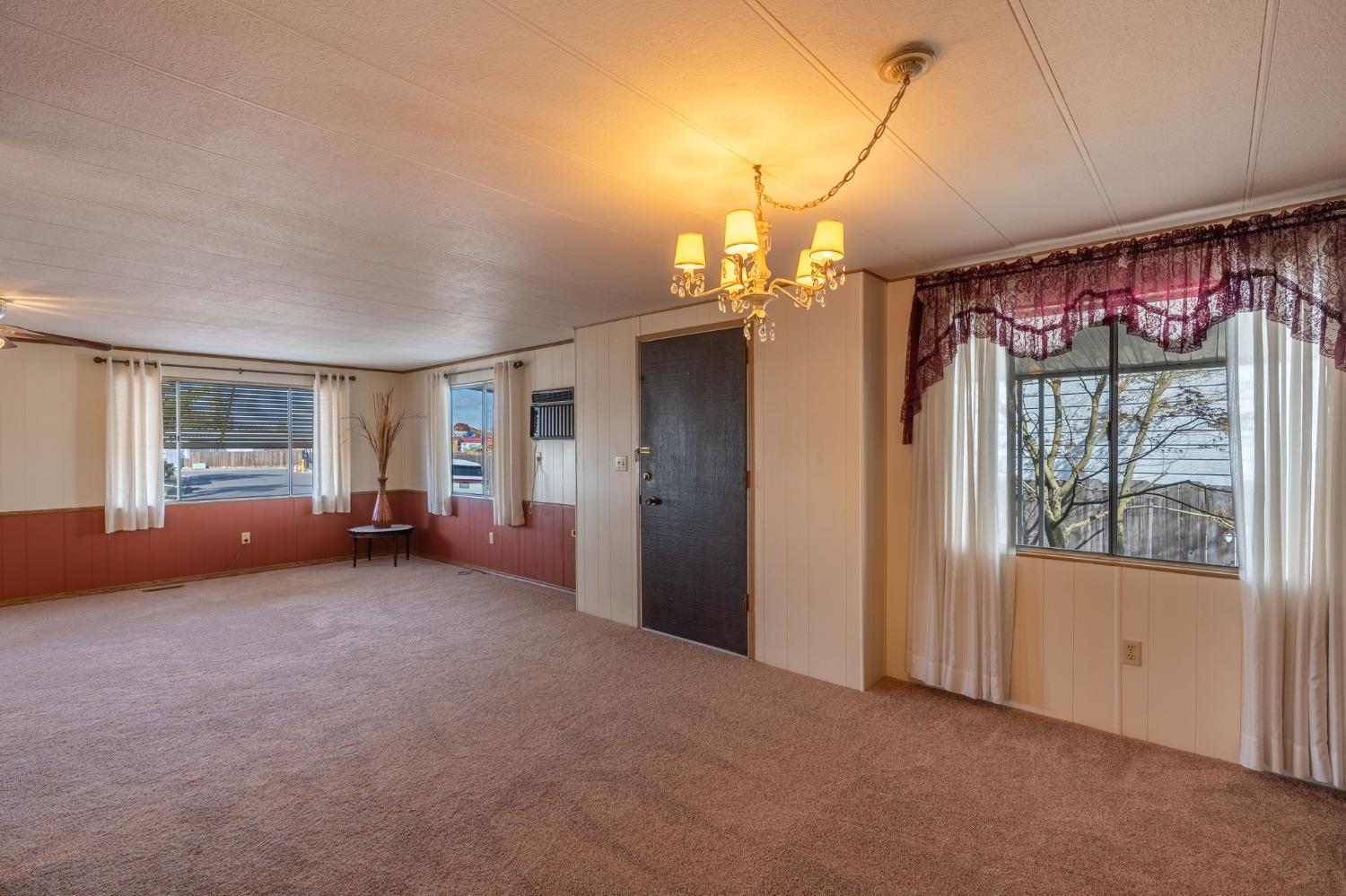 2505 Jackson Ave #207, Escalon, CA 95320