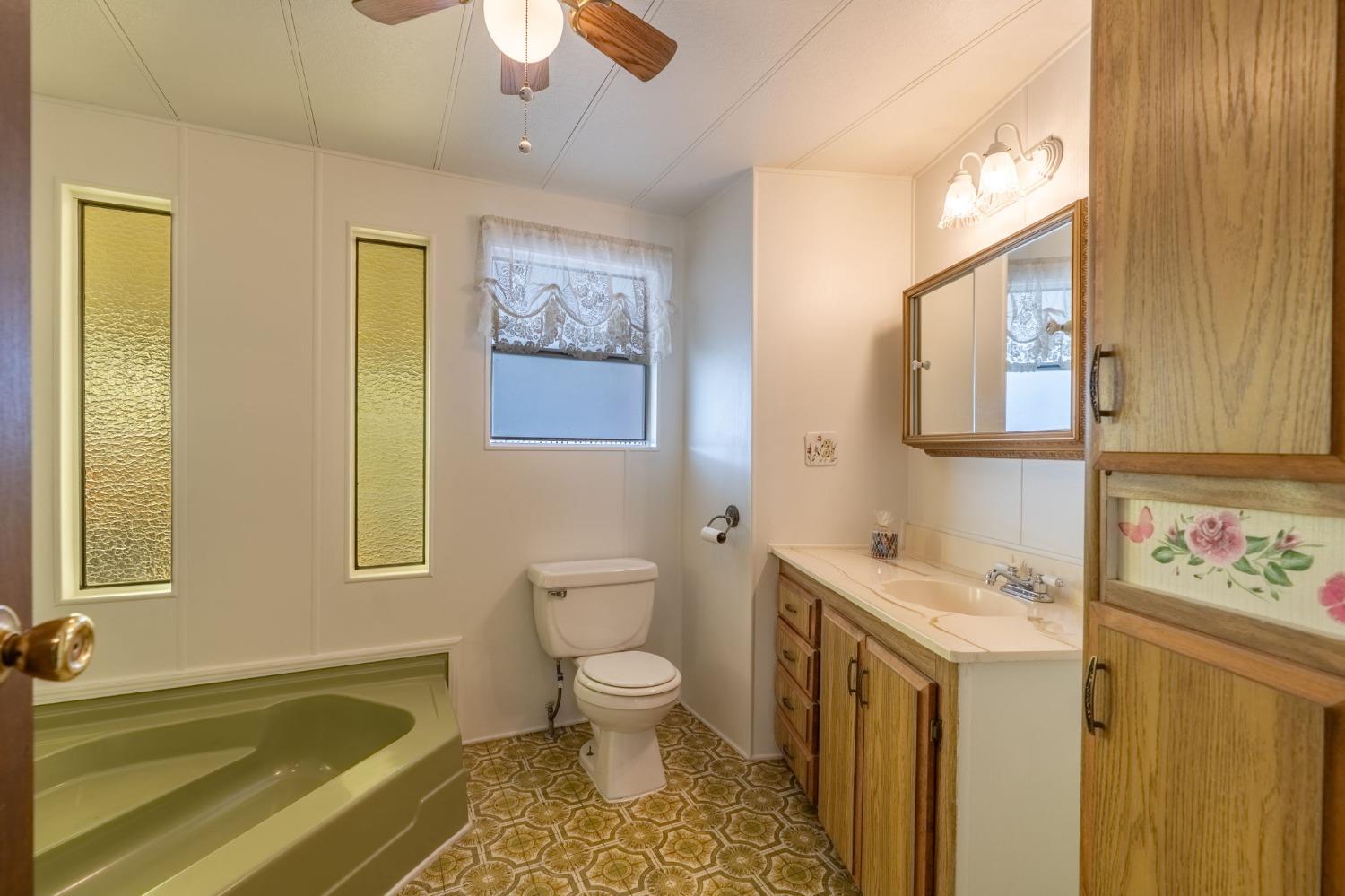 2505 Jackson Ave #207, Escalon, CA 95320