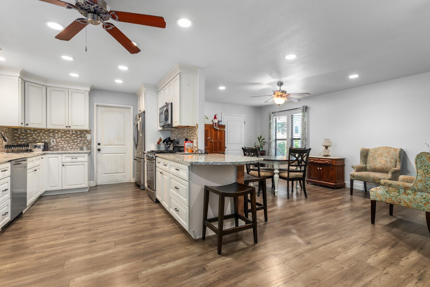 1713 Teakwood Dr, Modesto, CA 95350