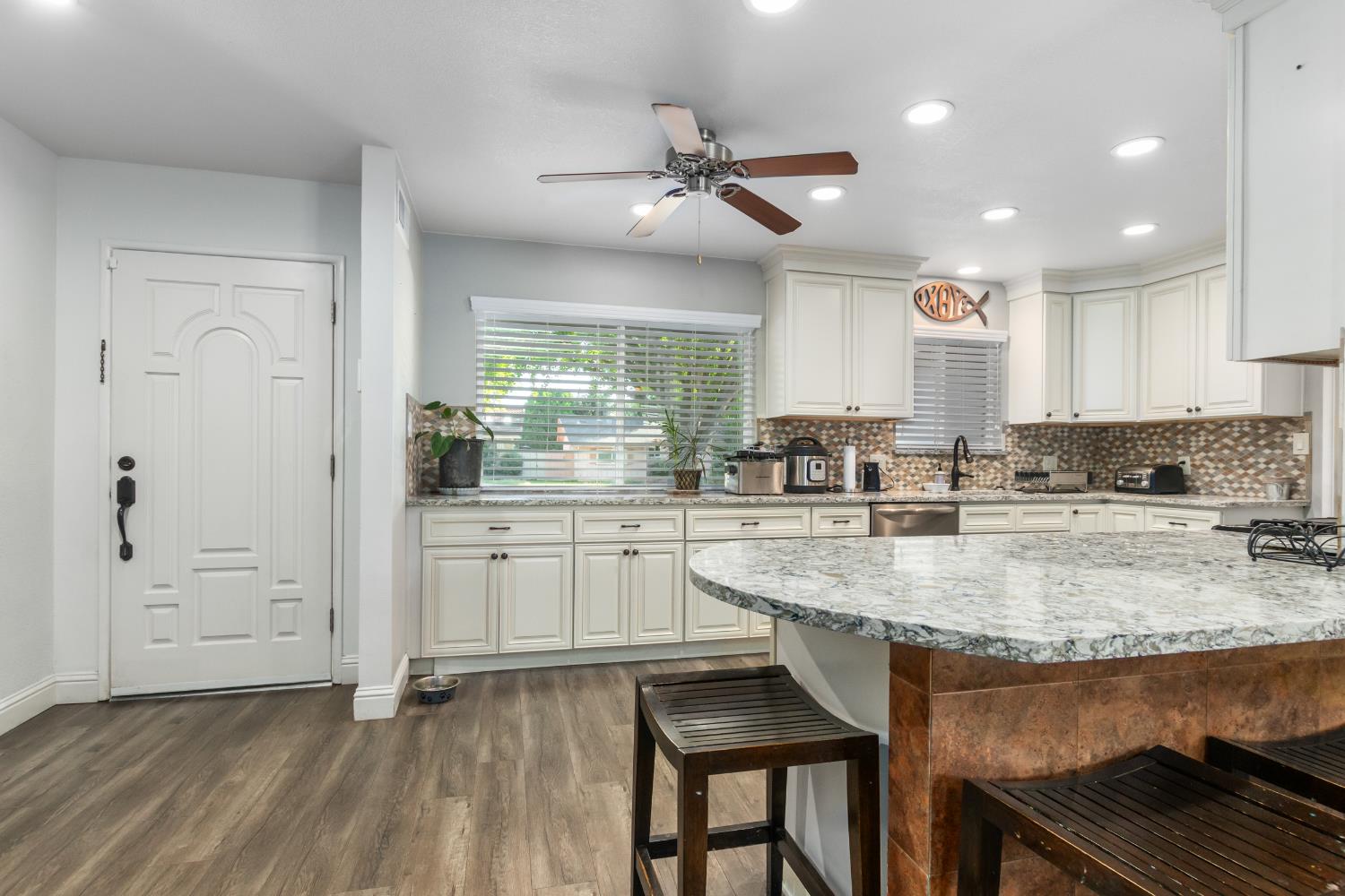 1713 Teakwood Dr, Modesto, CA 95350