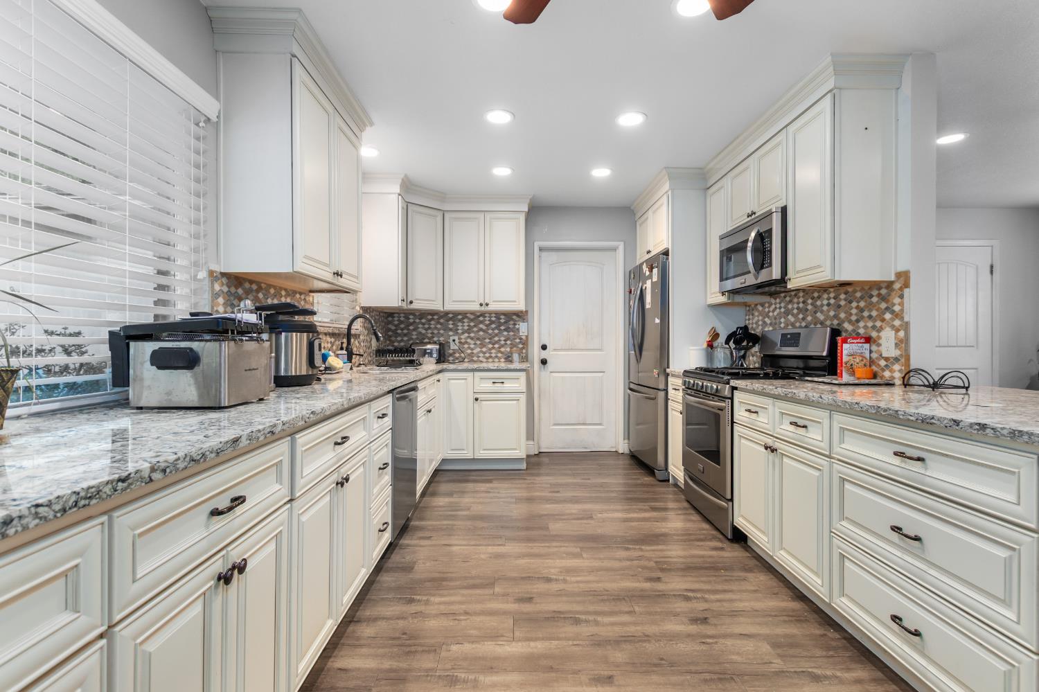 1713 Teakwood Dr, Modesto, CA 95350