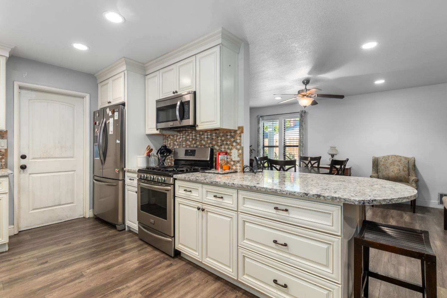 1713 Teakwood Dr, Modesto, CA 95350