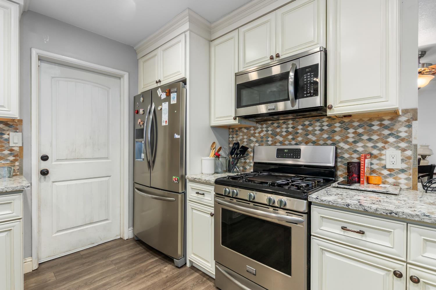 1713 Teakwood Dr, Modesto, CA 95350