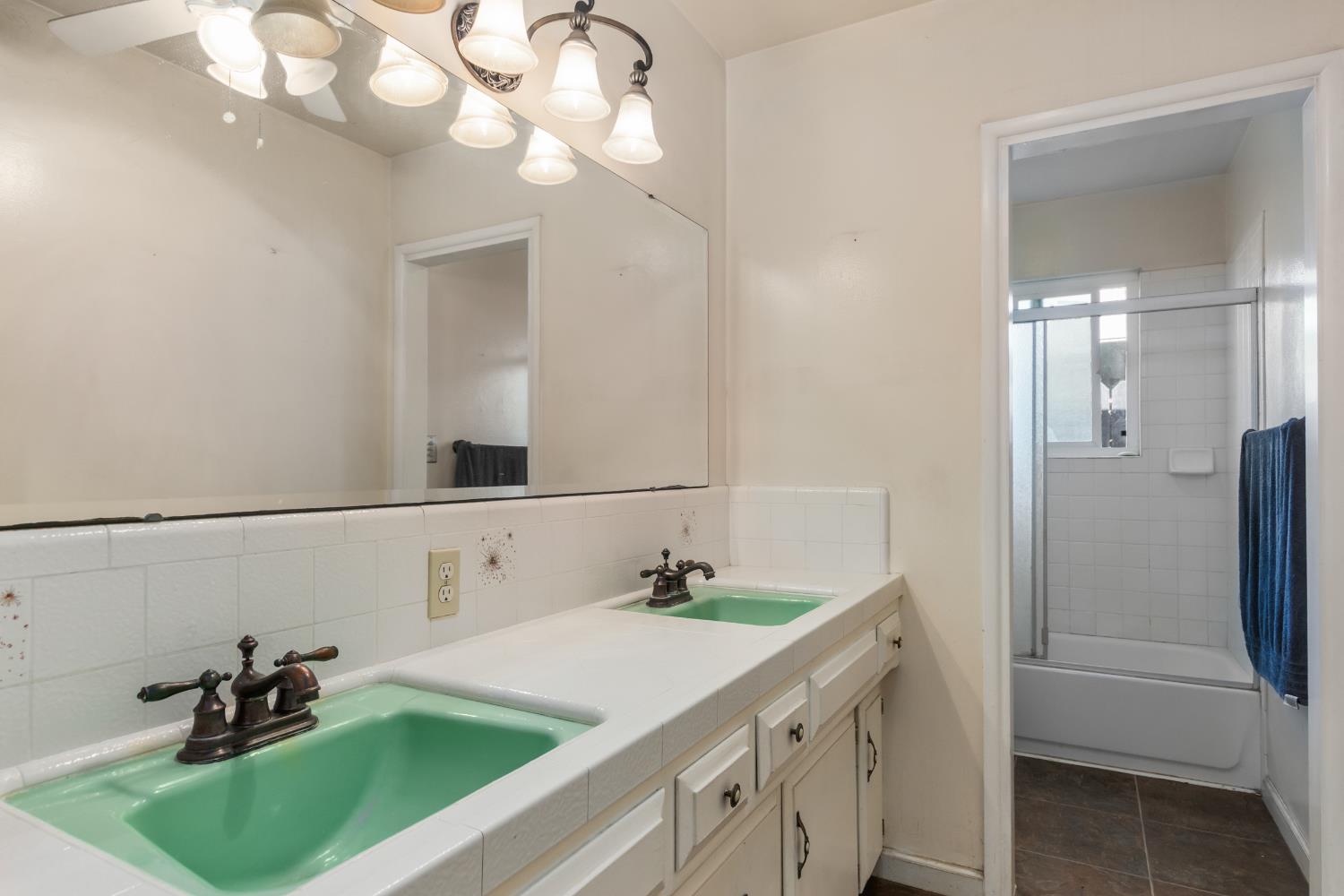 1713 Teakwood Dr, Modesto, CA 95350