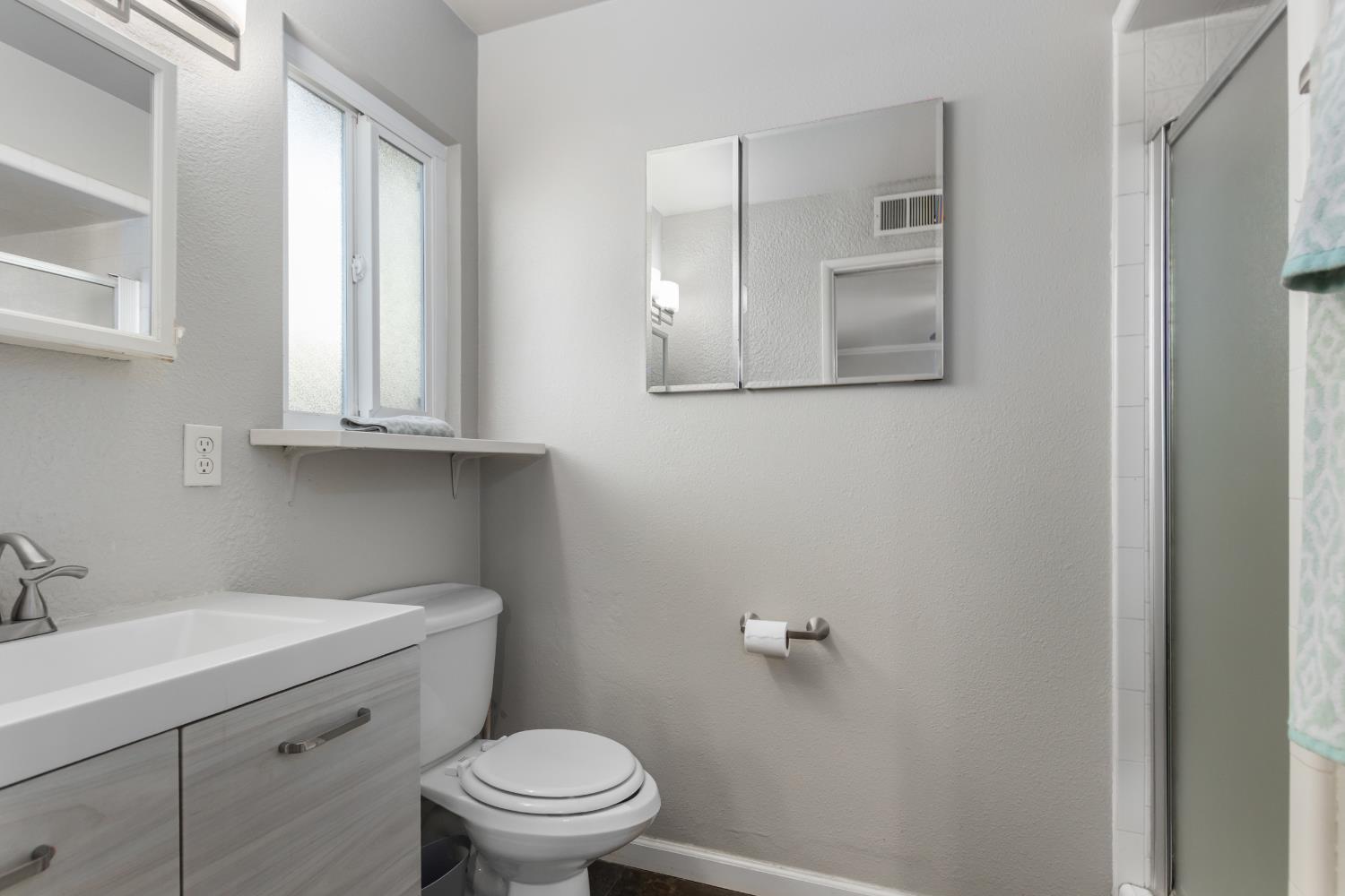 1713 Teakwood Dr, Modesto, CA 95350