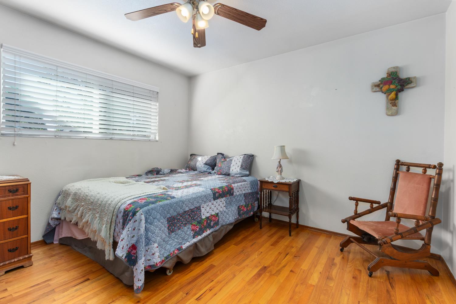 1713 Teakwood Dr, Modesto, CA 95350