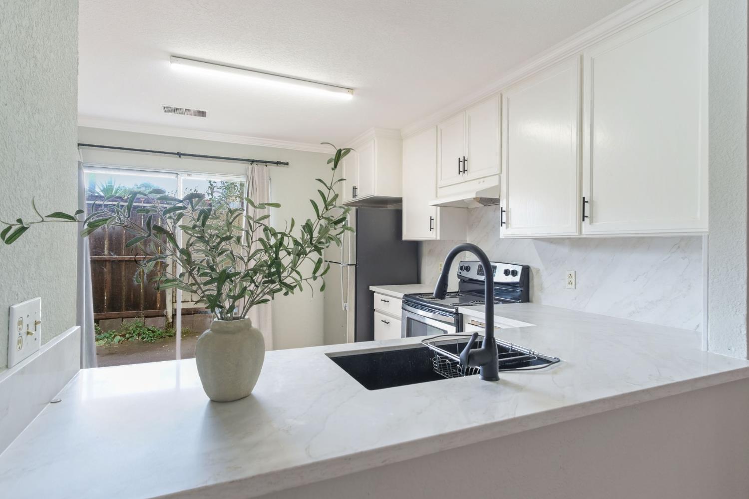 348 Wayside Dr, Turlock, CA 95380