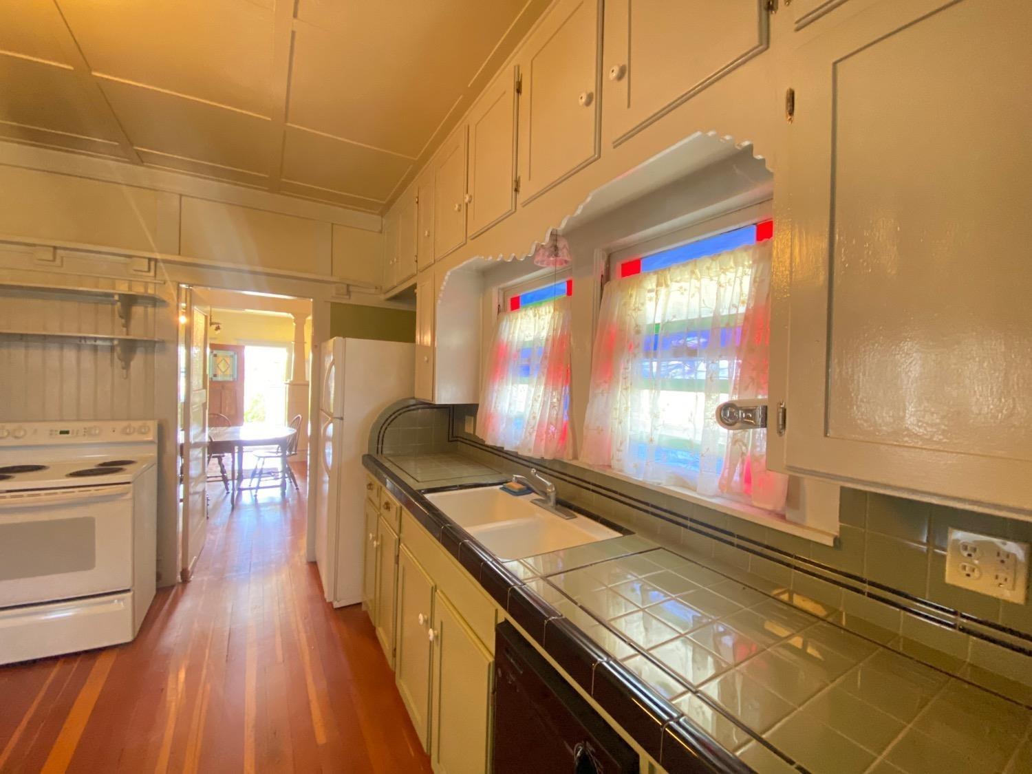 700 Wellsford Rd, Modesto, CA 95357