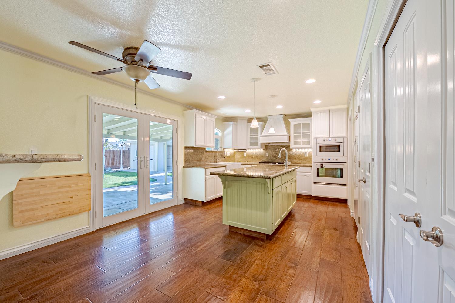 2988 Bedford Dr, Merced, CA 95340