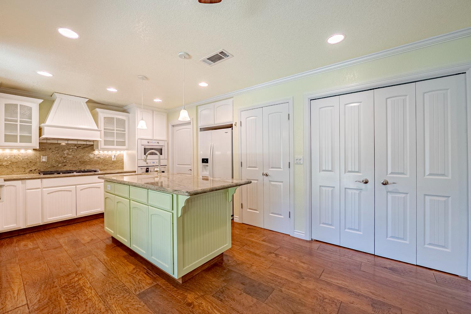 2988 Bedford Dr, Merced, CA 95340