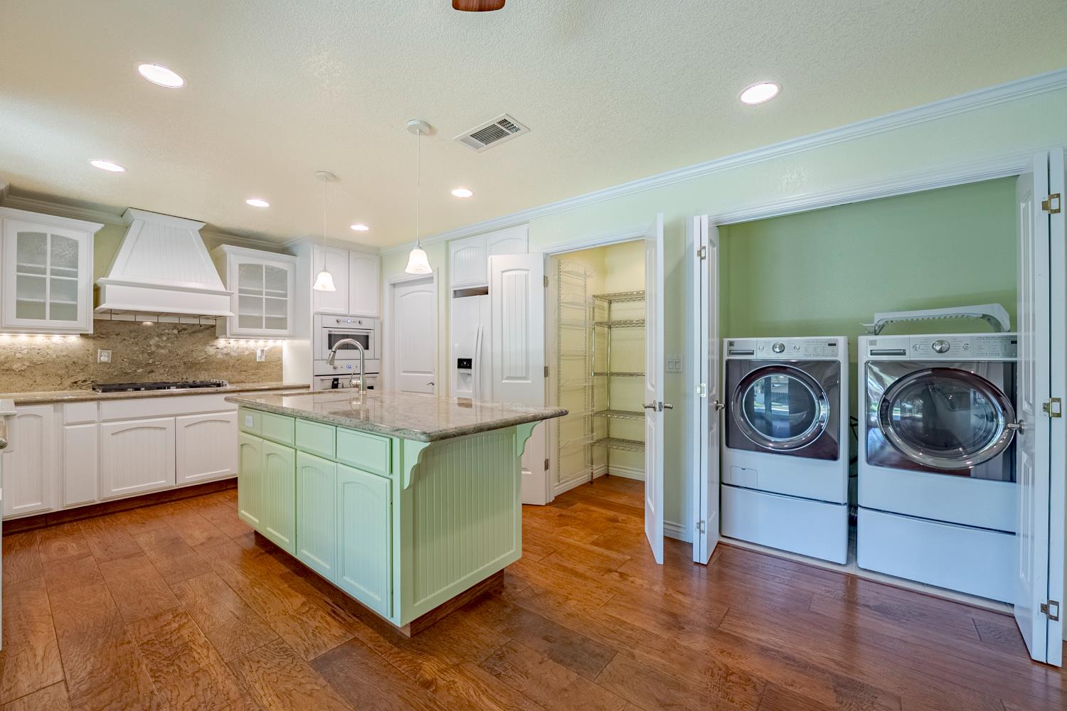 2988 Bedford Dr, Merced, CA 95340