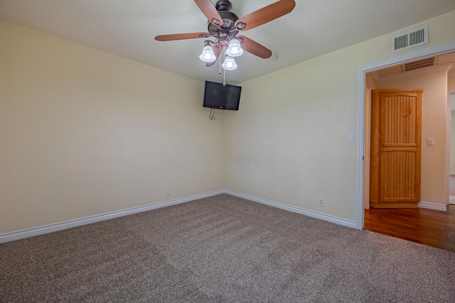 2988 Bedford Dr, Merced, CA 95340