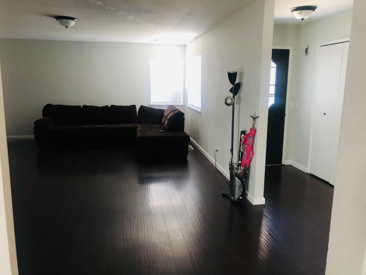 1010 E D St, Oakdale, CA 95361