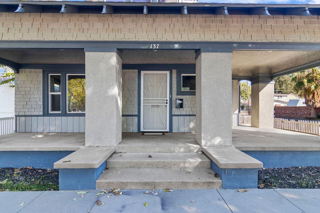 137 Downey Ave, Modesto, CA 95354