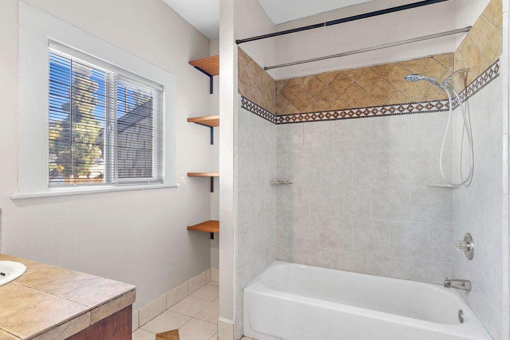 137 Downey Ave, Modesto, CA 95354