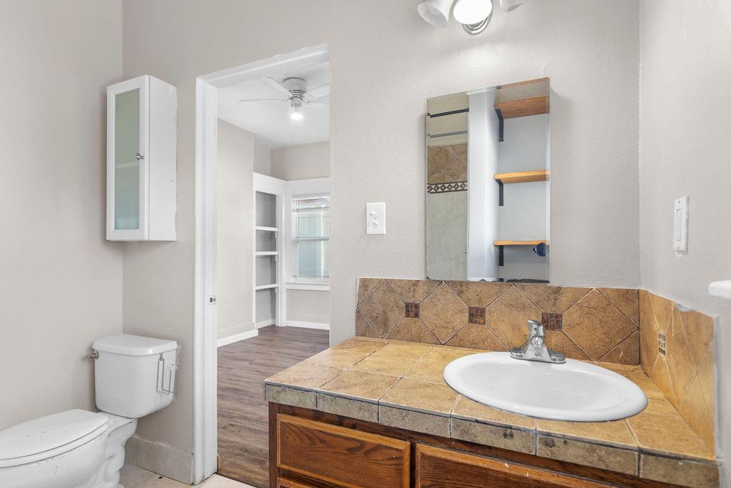 137 Downey Ave, Modesto, CA 95354