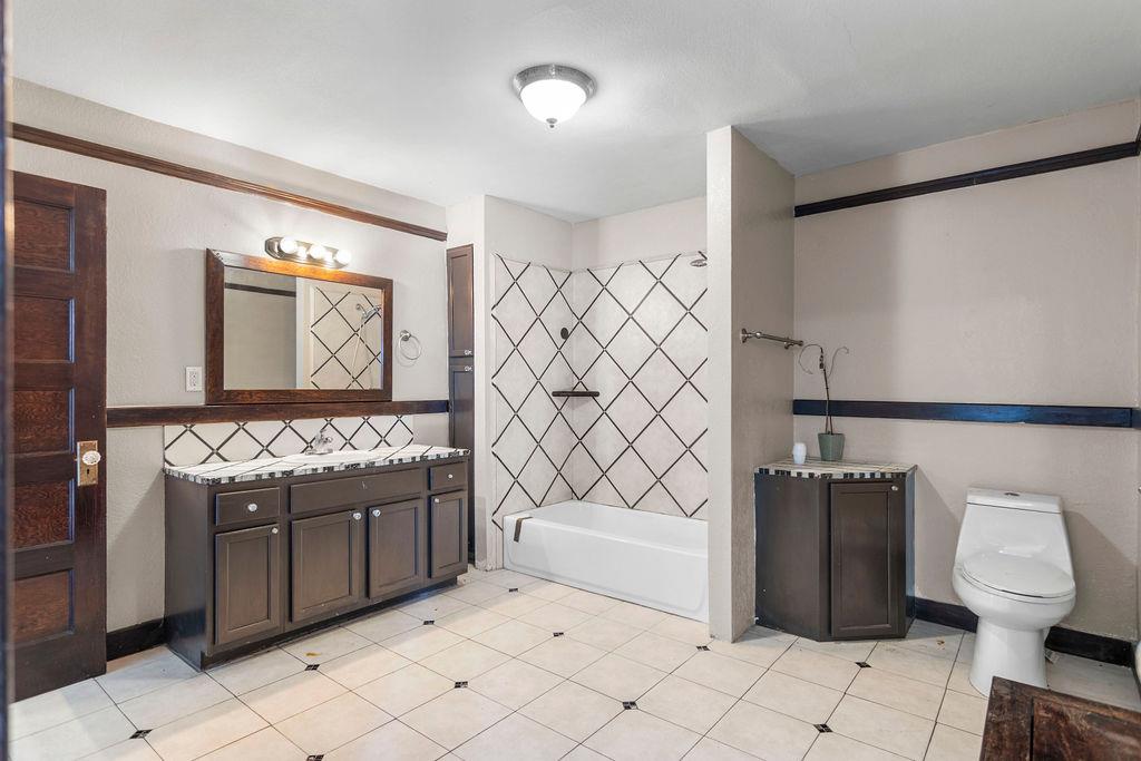 137 Downey Ave, Modesto, CA 95354