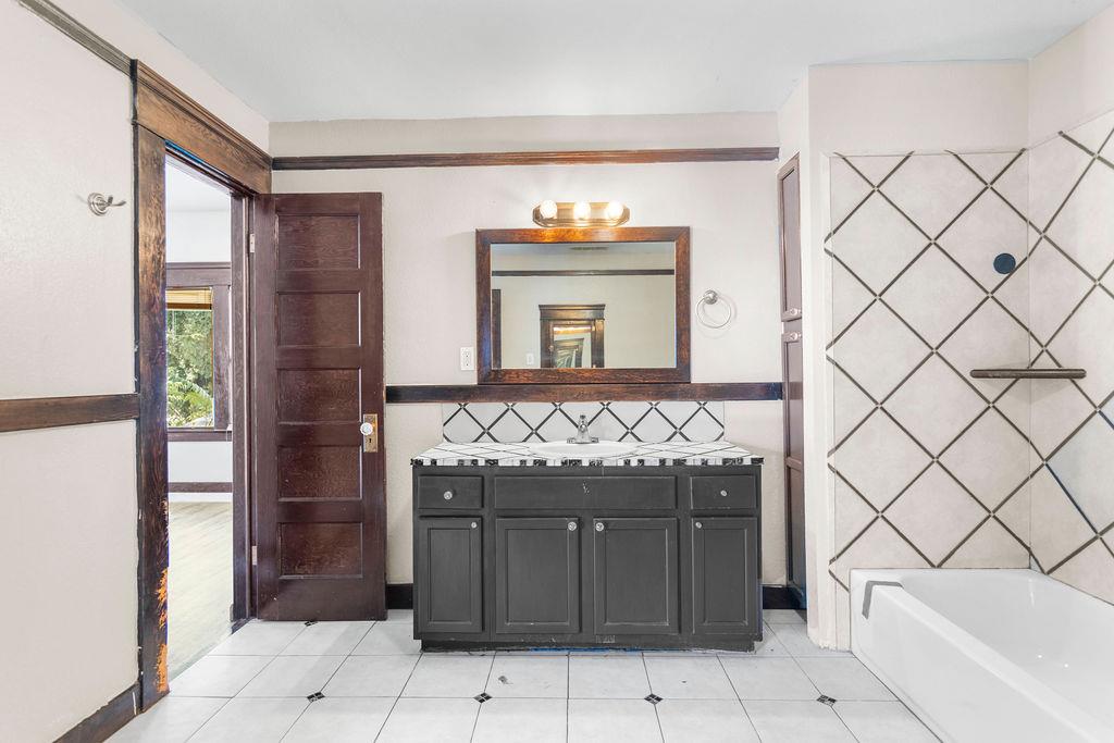 137 Downey Ave, Modesto, CA 95354