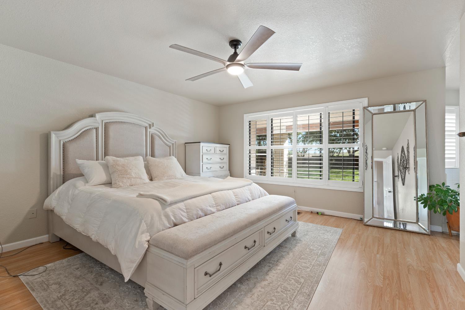 8630 River Oaks Dr, Oakdale, CA 95361