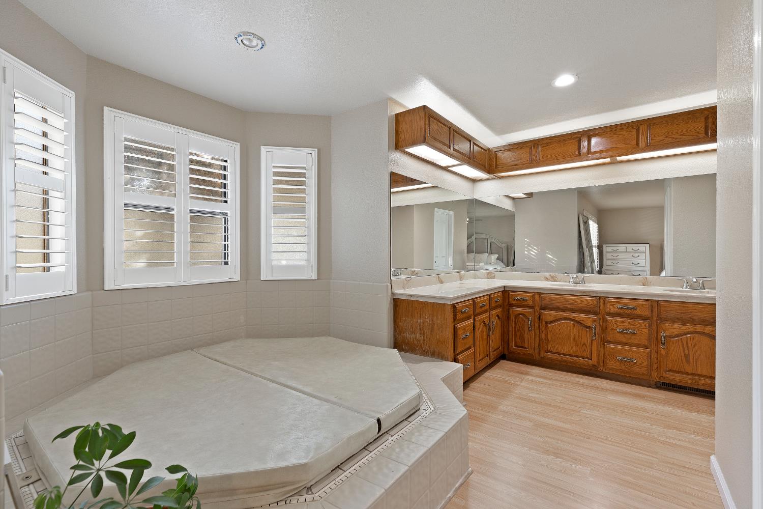 8630 River Oaks Dr, Oakdale, CA 95361