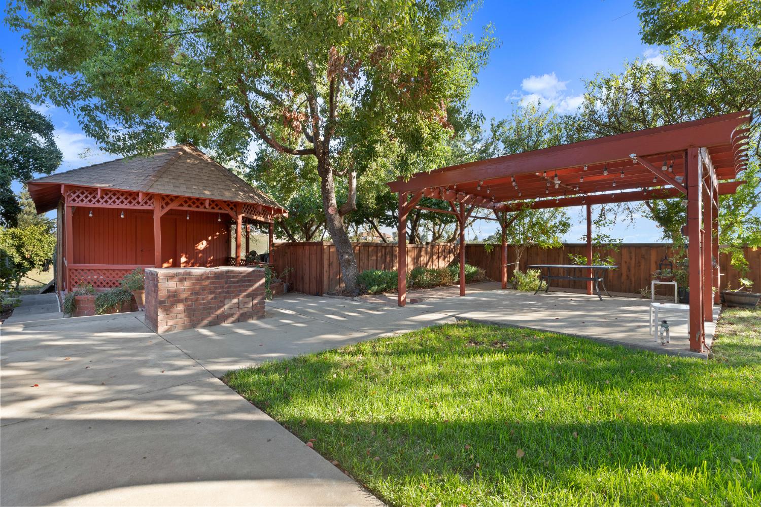 8630 River Oaks Dr, Oakdale, CA 95361