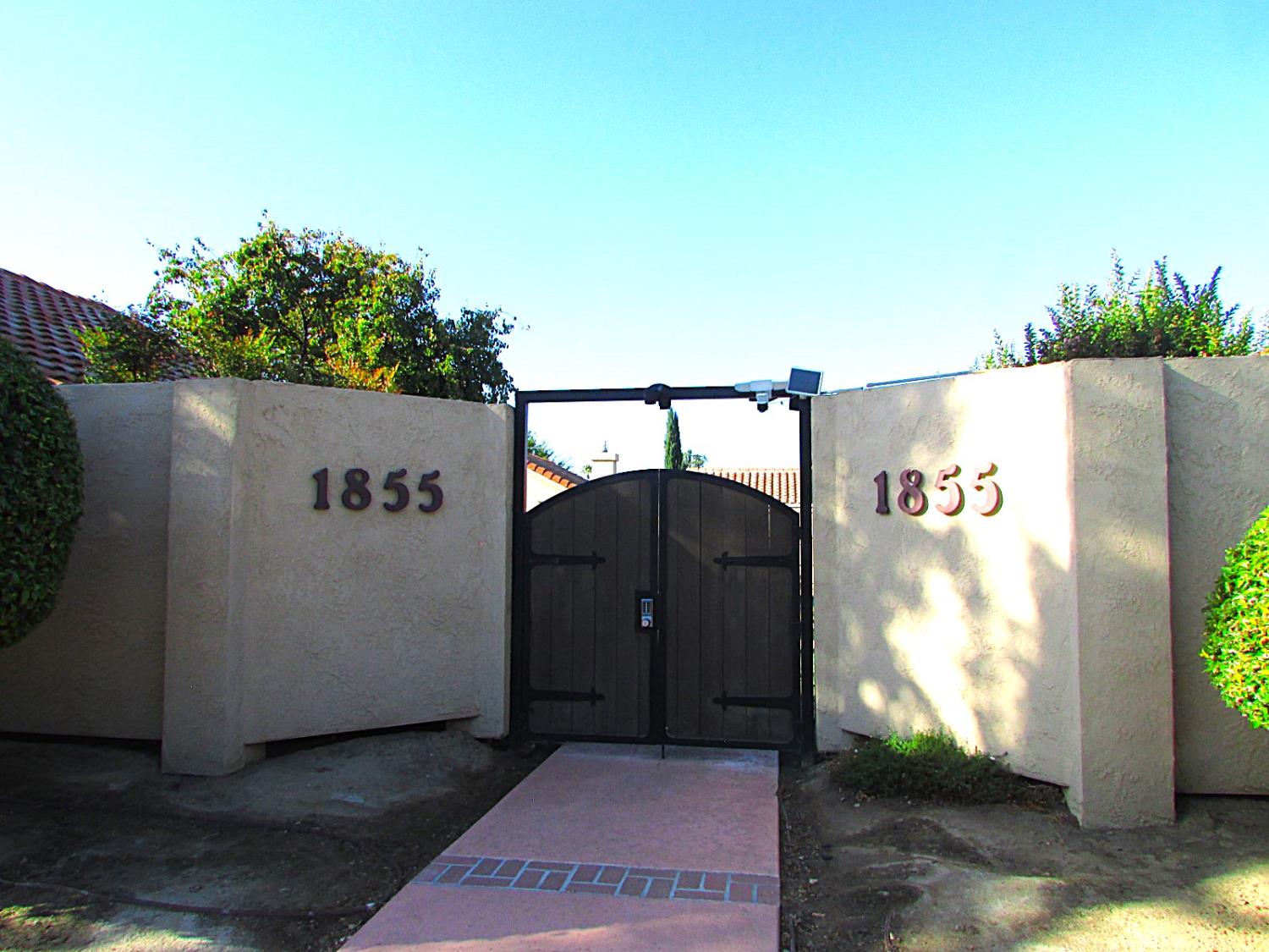 1855 Scenic Dr #F, Modesto, CA 95355