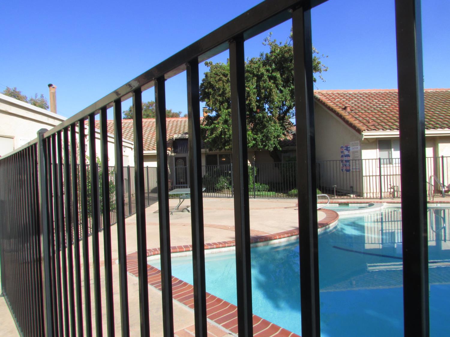 1855 Scenic Dr #F, Modesto, CA 95355