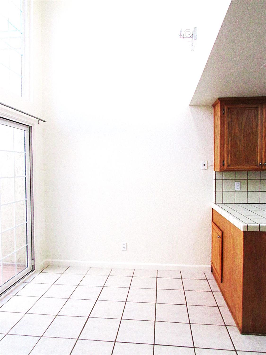 1855 Scenic Dr #F, Modesto, CA 95355