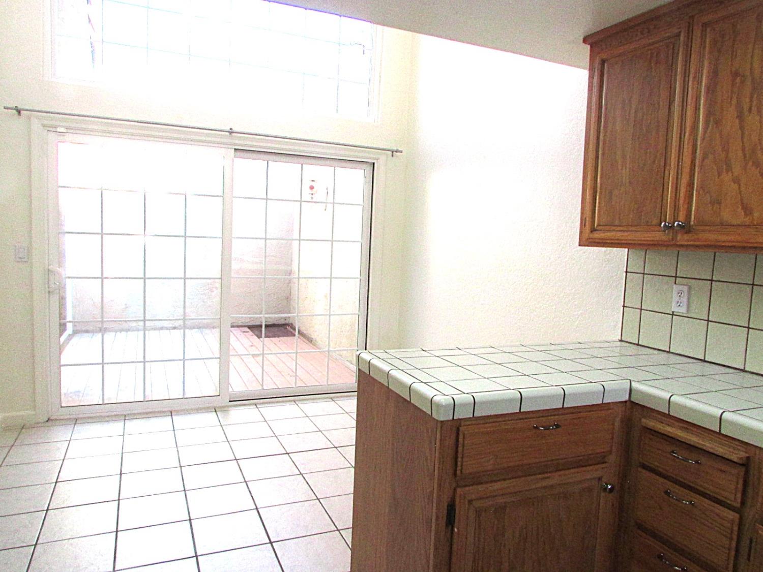 1855 Scenic Dr #F, Modesto, CA 95355