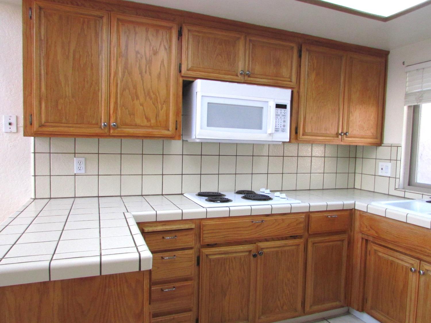 1855 Scenic Dr #F, Modesto, CA 95355