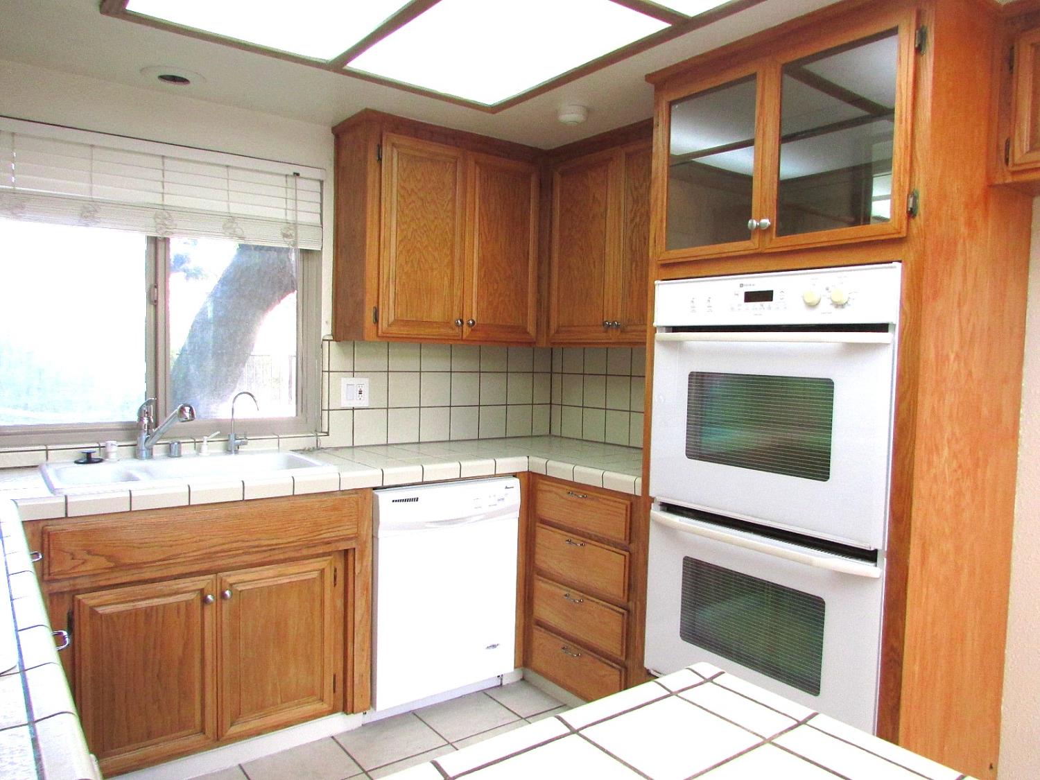 1855 Scenic Dr #F, Modesto, CA 95355