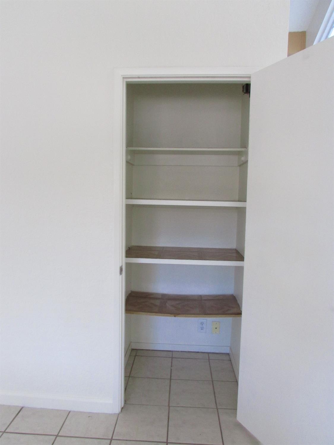 1855 Scenic Dr #F, Modesto, CA 95355