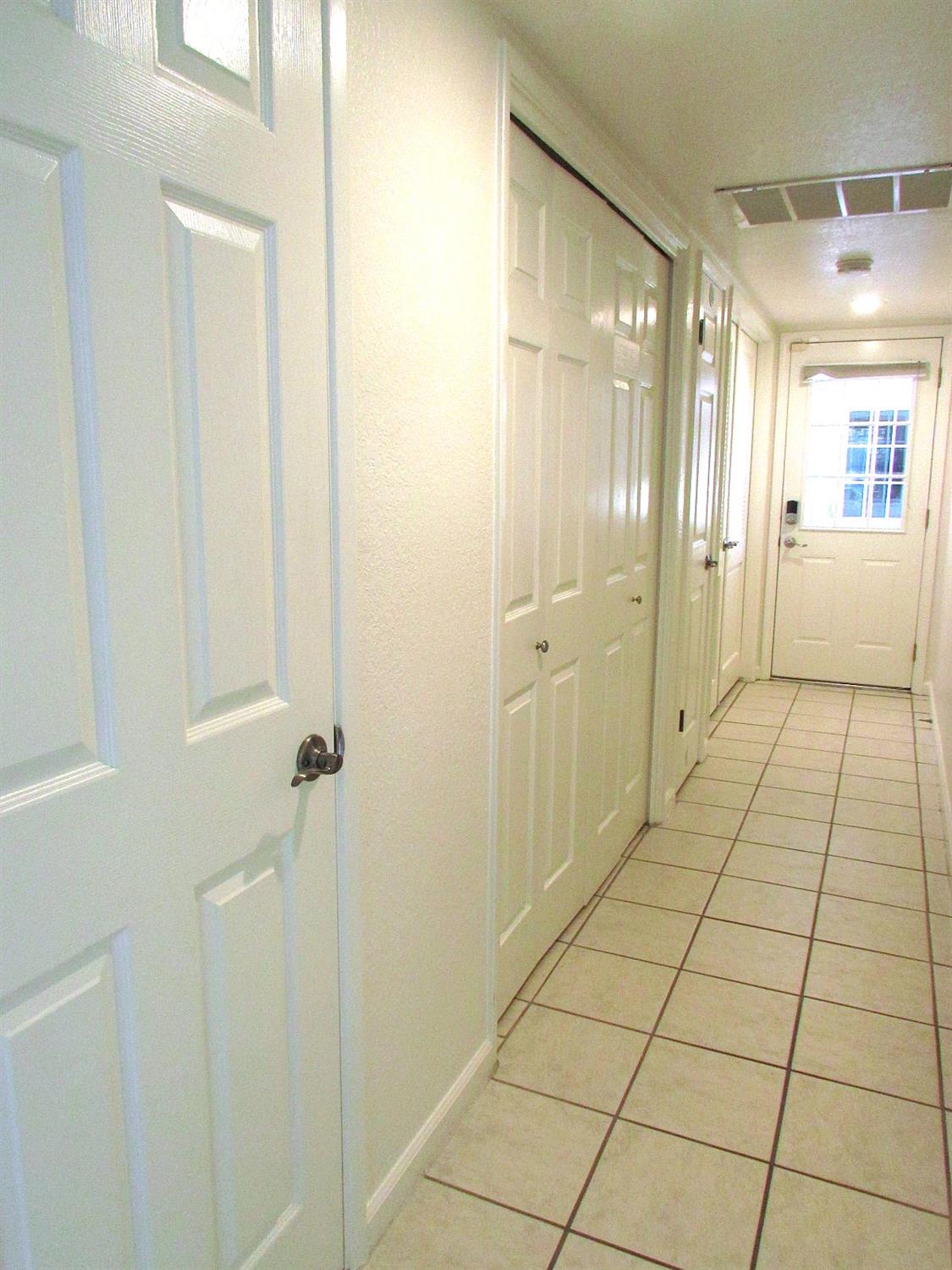 1855 Scenic Dr #F, Modesto, CA 95355