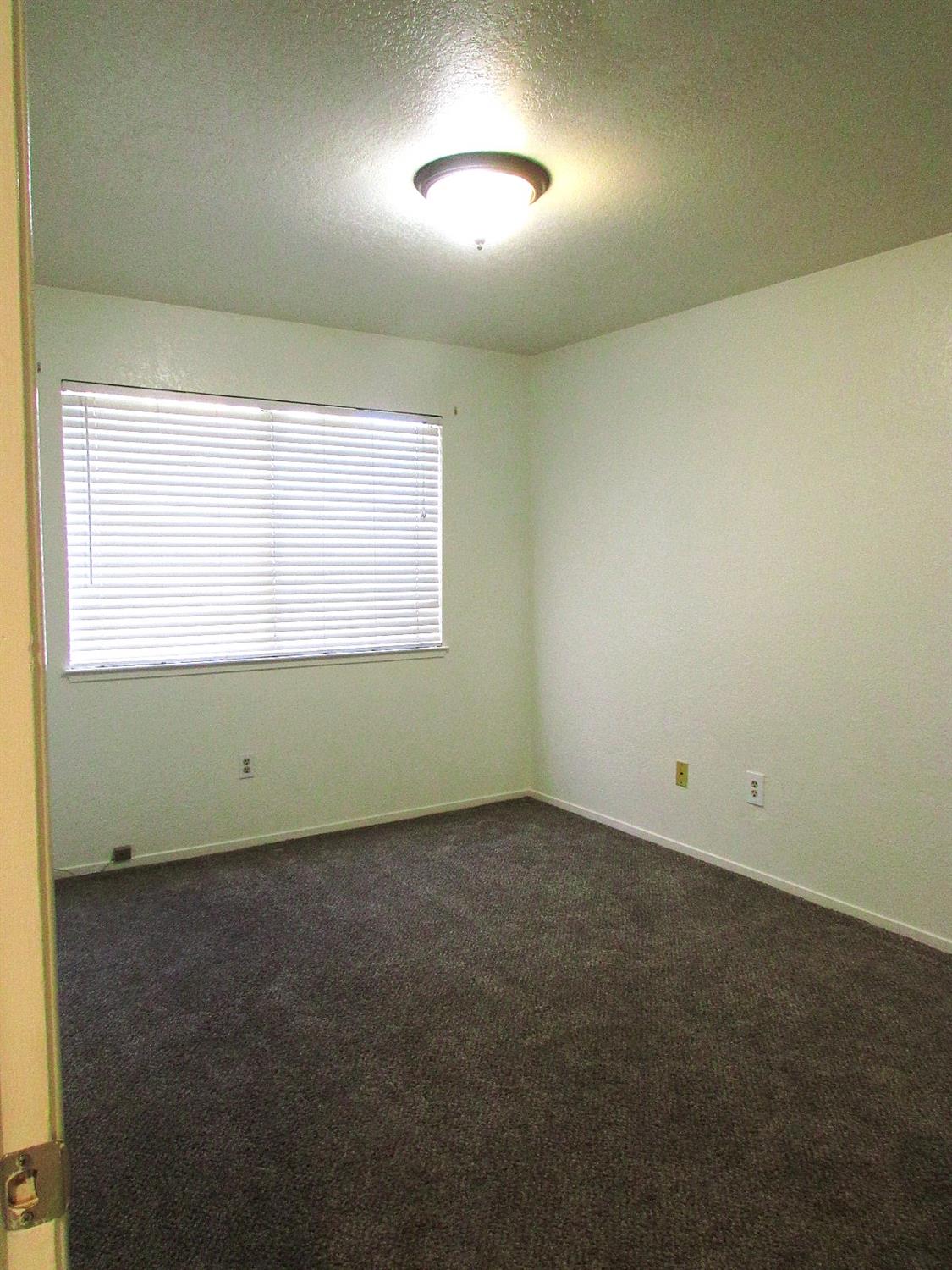 1855 Scenic Dr #F, Modesto, CA 95355