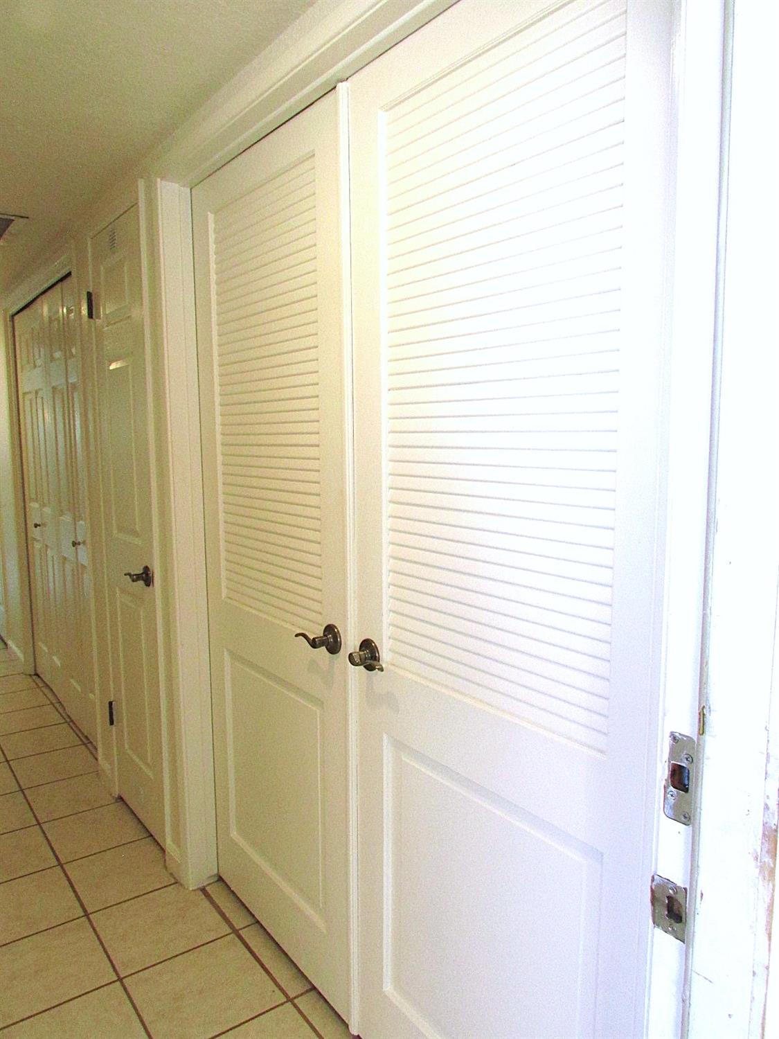 1855 Scenic Dr #F, Modesto, CA 95355