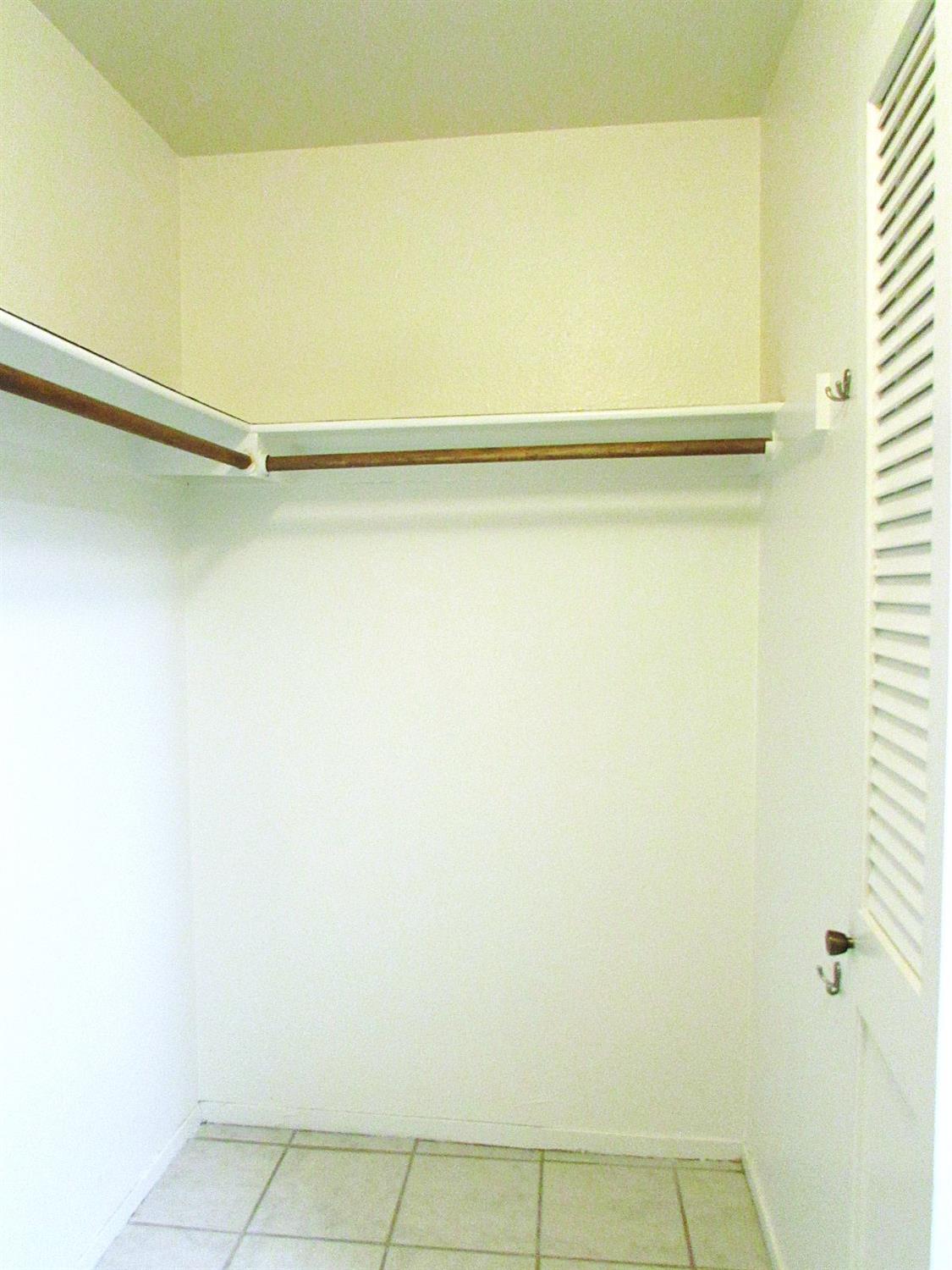 1855 Scenic Dr #F, Modesto, CA 95355