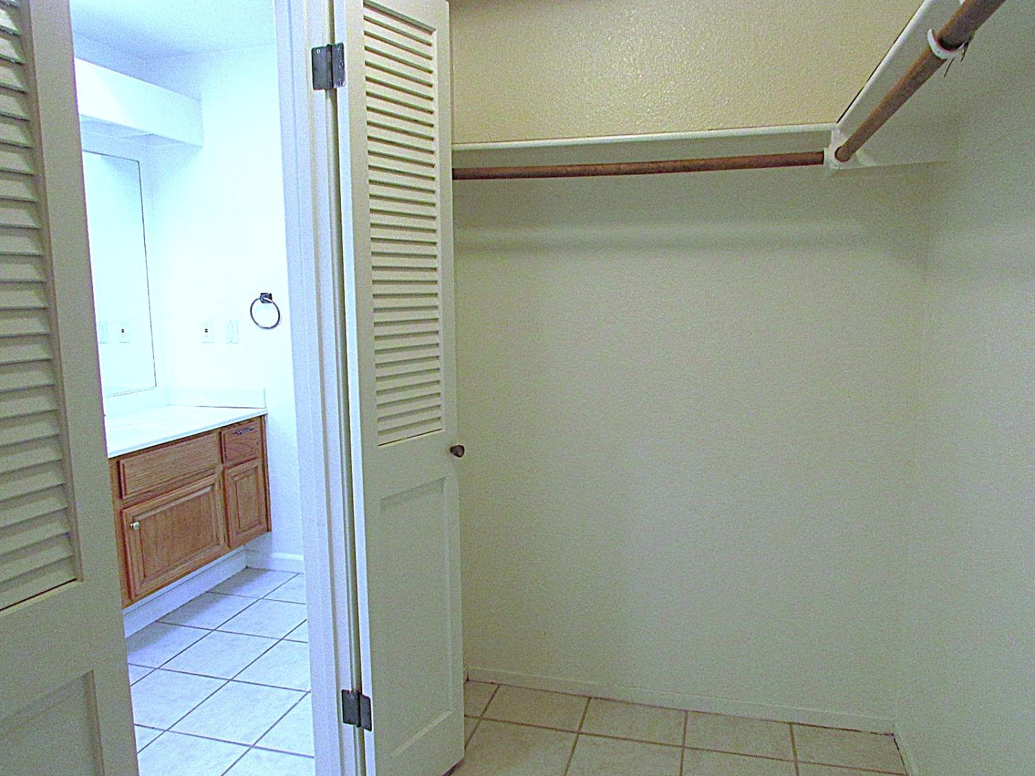 1855 Scenic Dr #F, Modesto, CA 95355