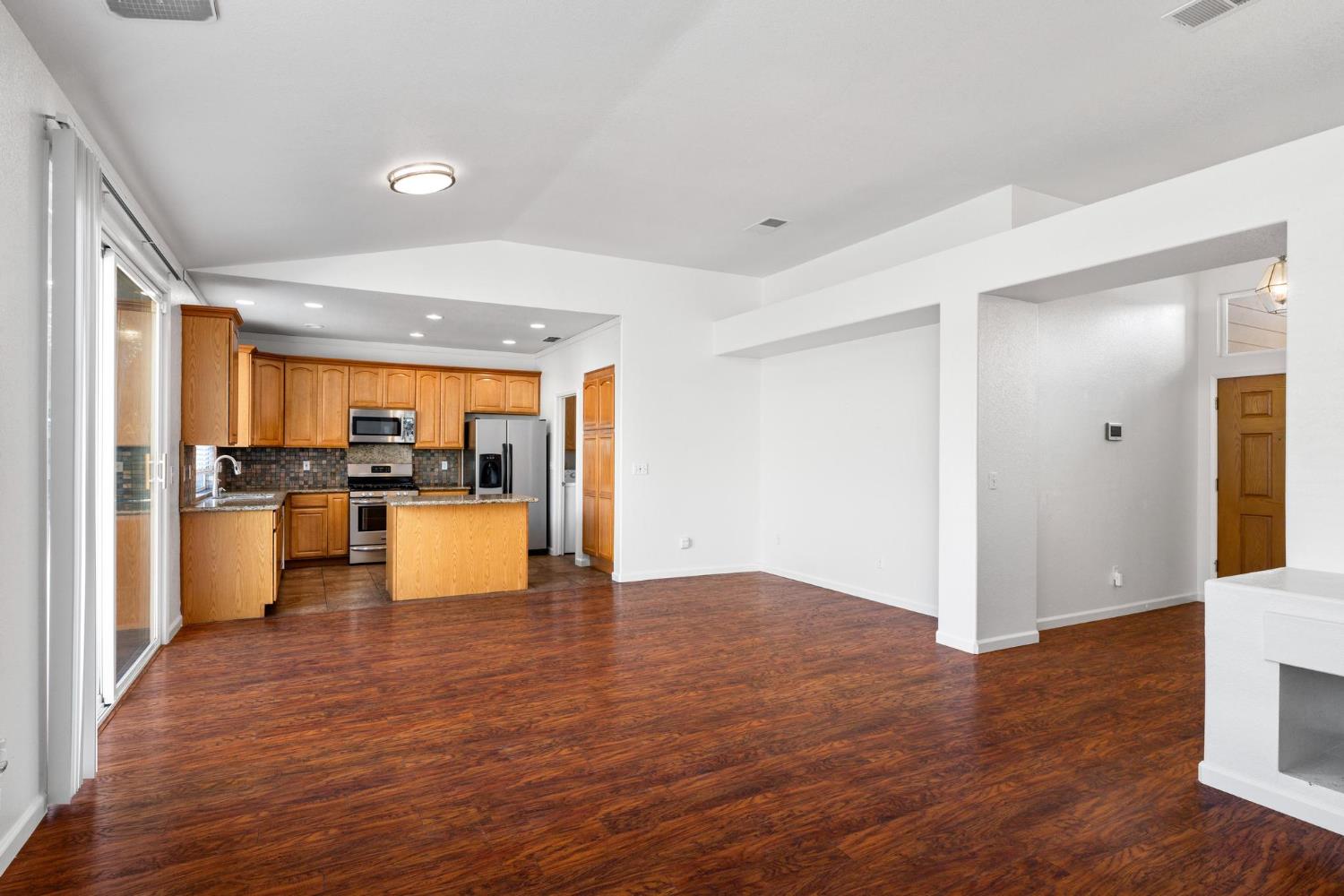 1833 Rail St, Manteca, CA 95337