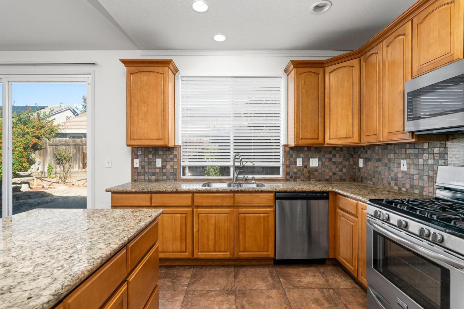 1833 Rail St, Manteca, CA 95337