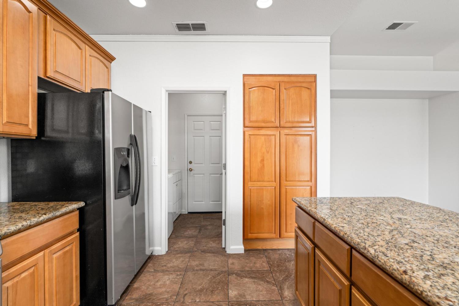 1833 Rail St, Manteca, CA 95337