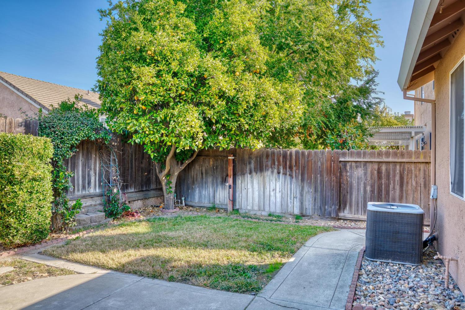 1833 Rail St, Manteca, CA 95337