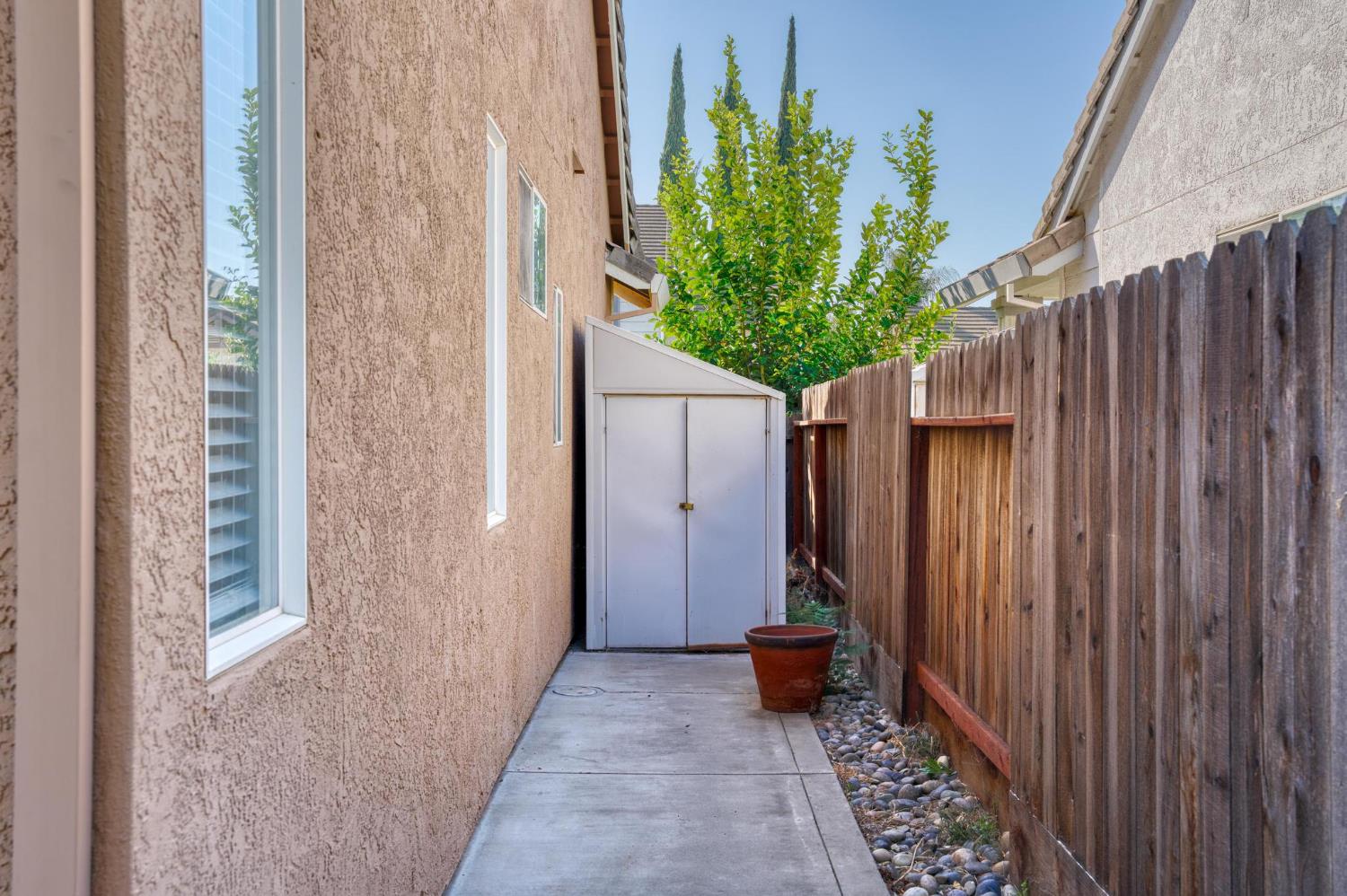 1833 Rail St, Manteca, CA 95337