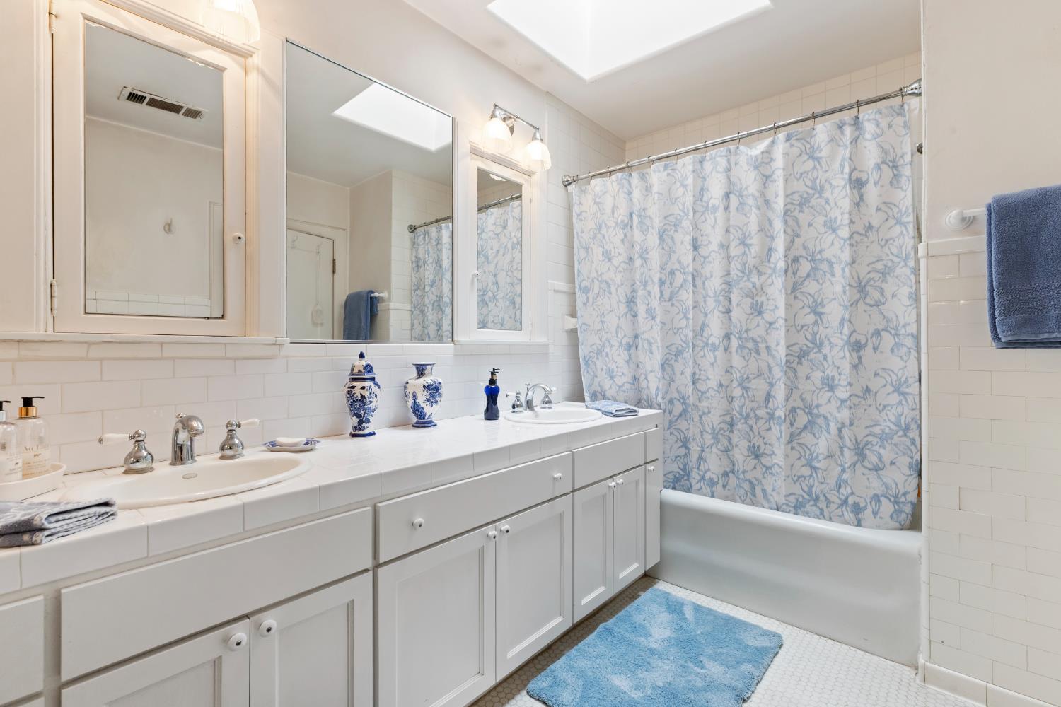 10464 E Herndon Ave, Clovis, CA 93619