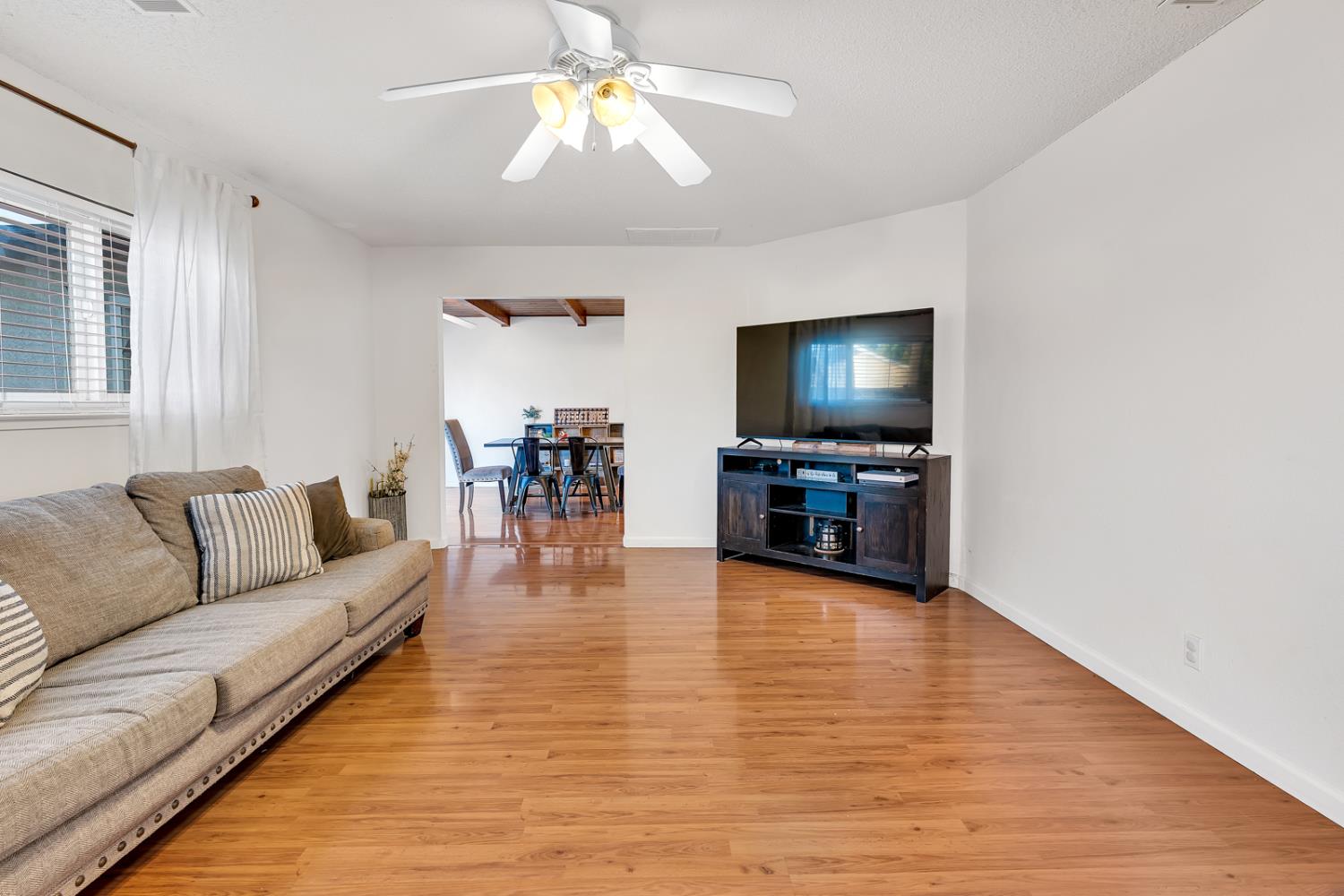 1062 Madison Ave, Los Banos, CA 93635