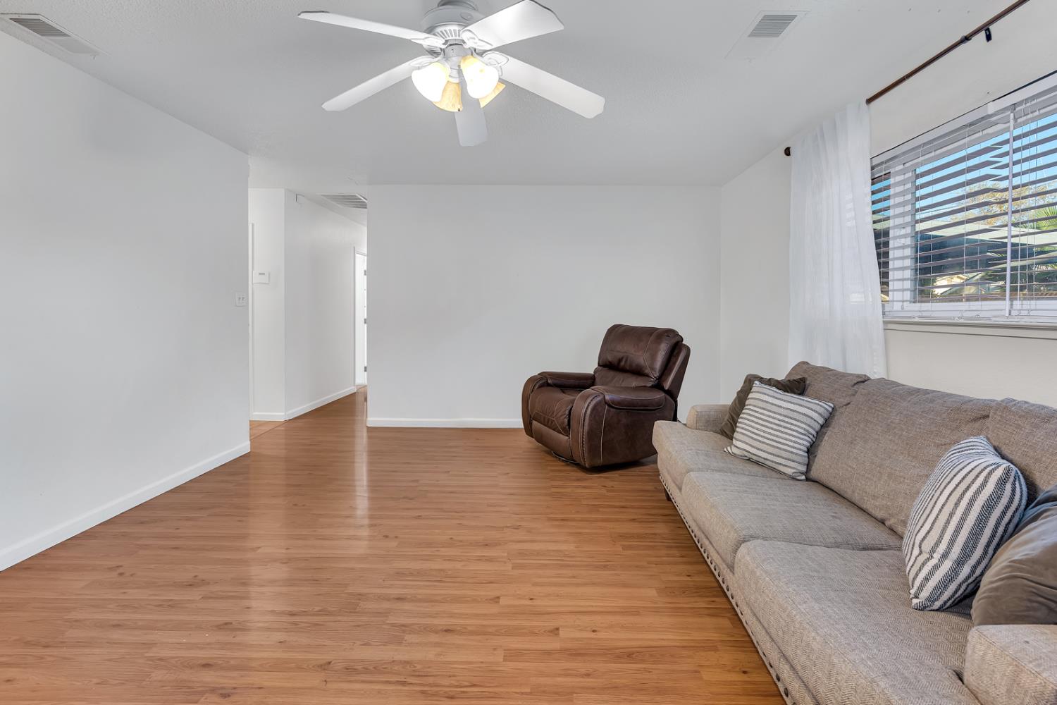 1062 Madison Ave, Los Banos, CA 93635