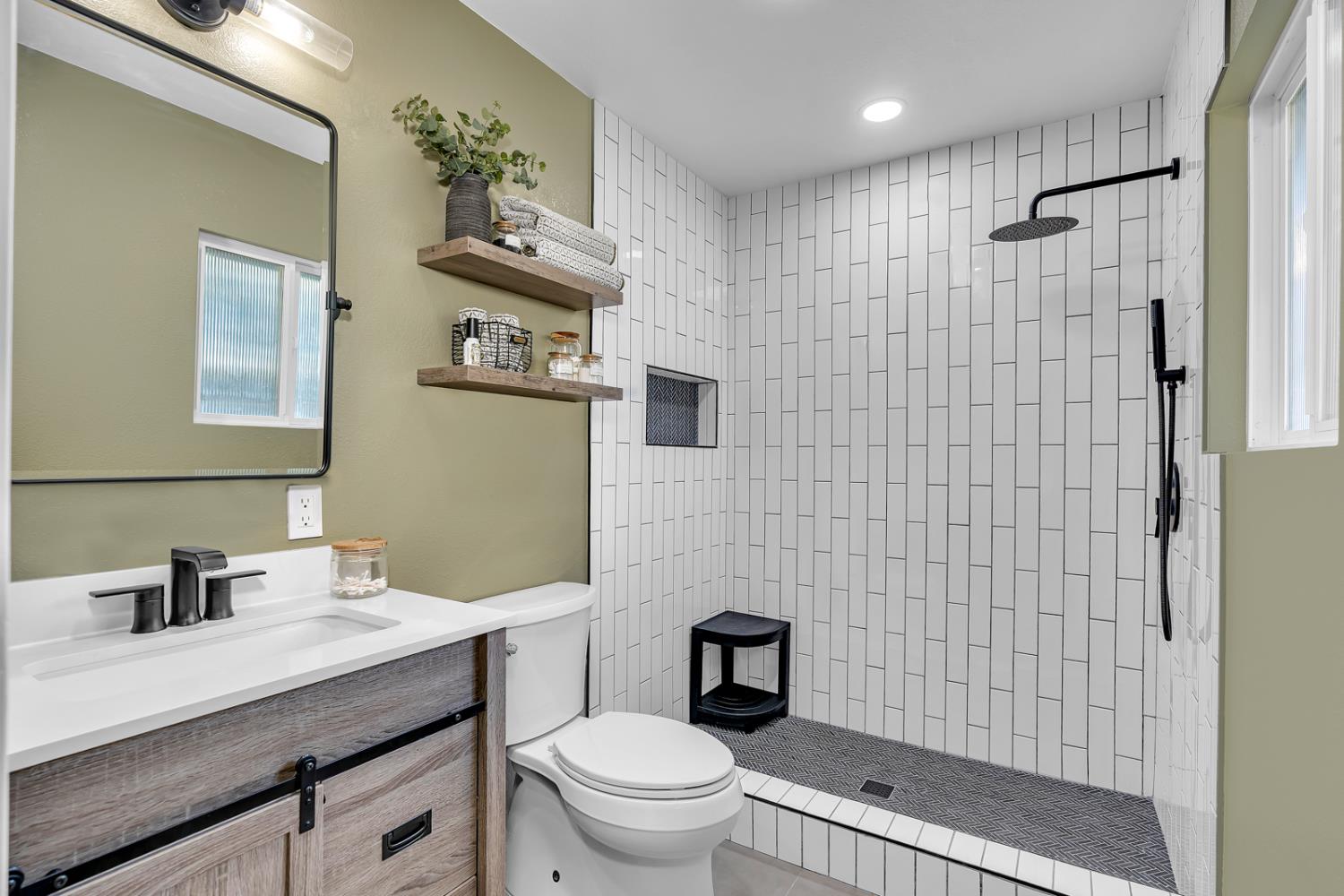 1062 Madison Ave, Los Banos, CA 93635