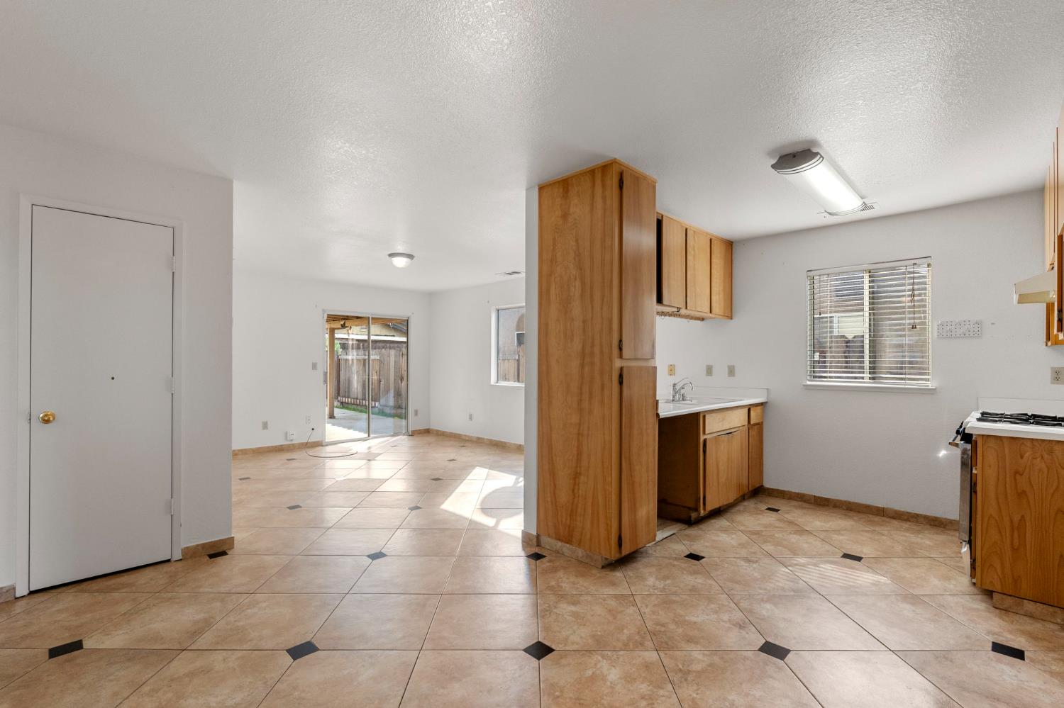 6072 Preakness Dr, Riverbank, CA 95367