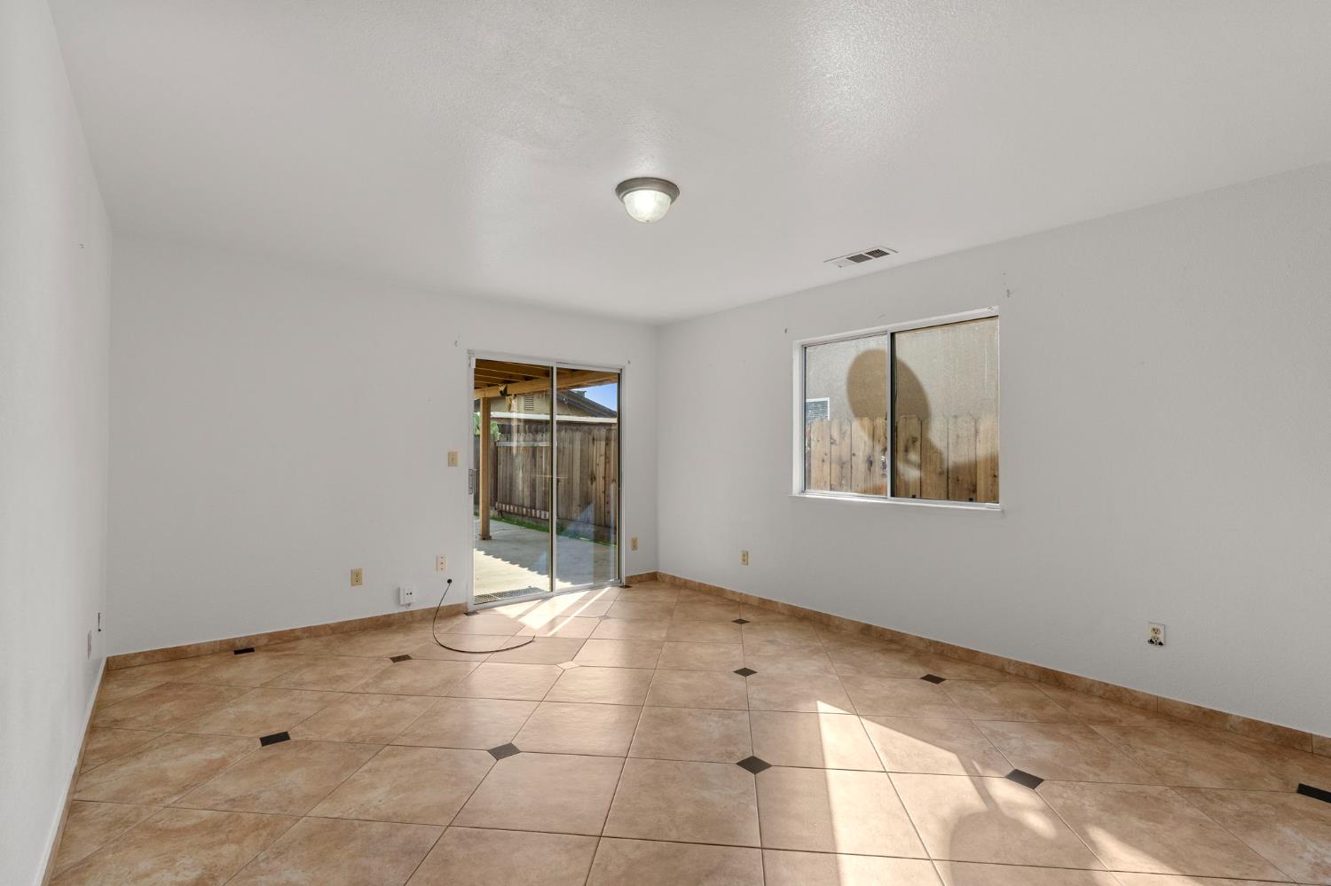 6072 Preakness Dr, Riverbank, CA 95367