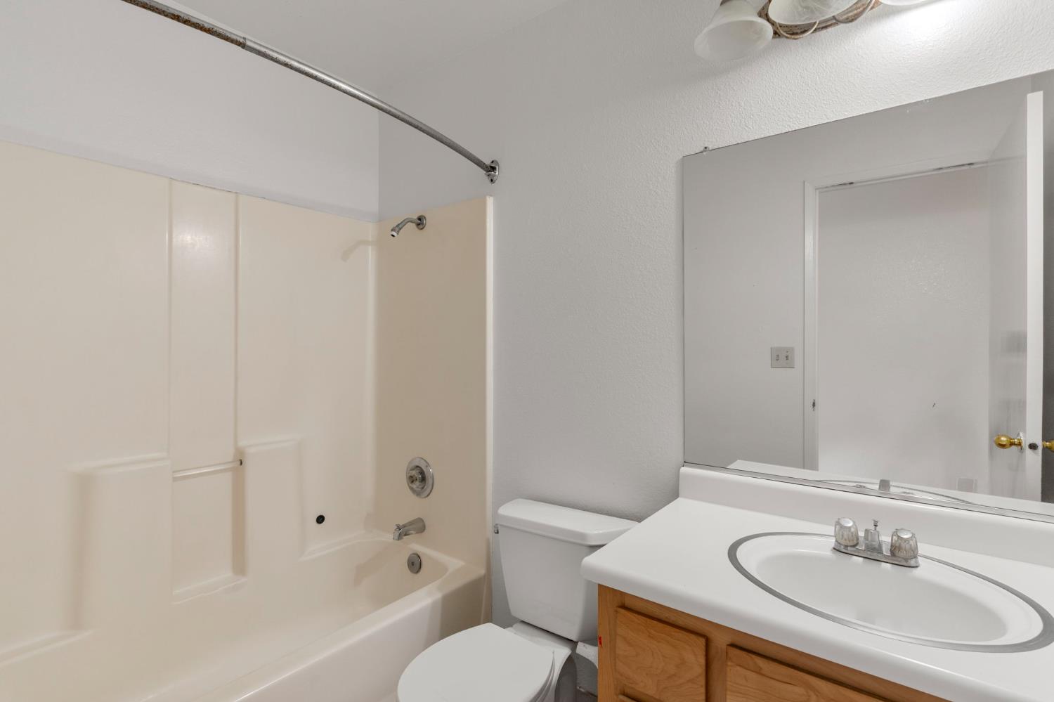 6072 Preakness Dr, Riverbank, CA 95367